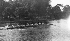 1930 Thames Cup eight practising at Henley
